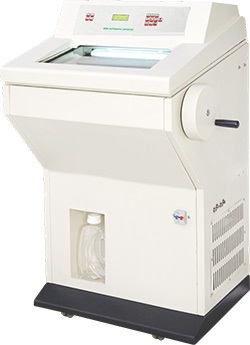 Manual cryostat microtome